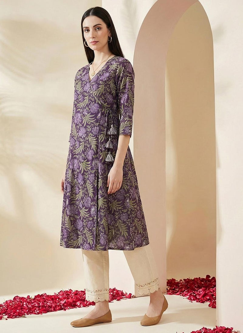 جلو باص جلوبس نسائي بنفسجي مطبوع بالكامل بالزهور، كرتا أنجراكا بياقة على شكل حرف  وخط - Image 3